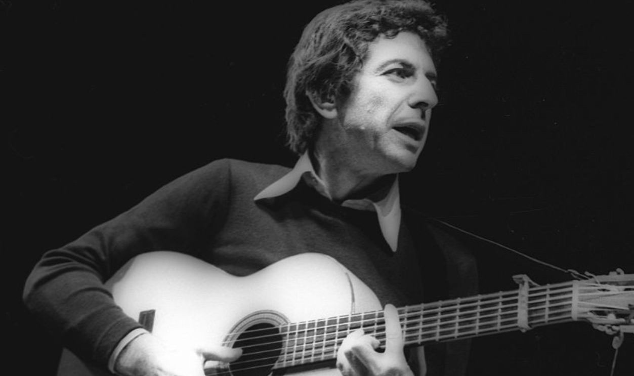 Leonard Cohen (1934-2016), Canadian singer-songwriter, musician, poet, novelist and painter, during a concert, September 7, 1984.