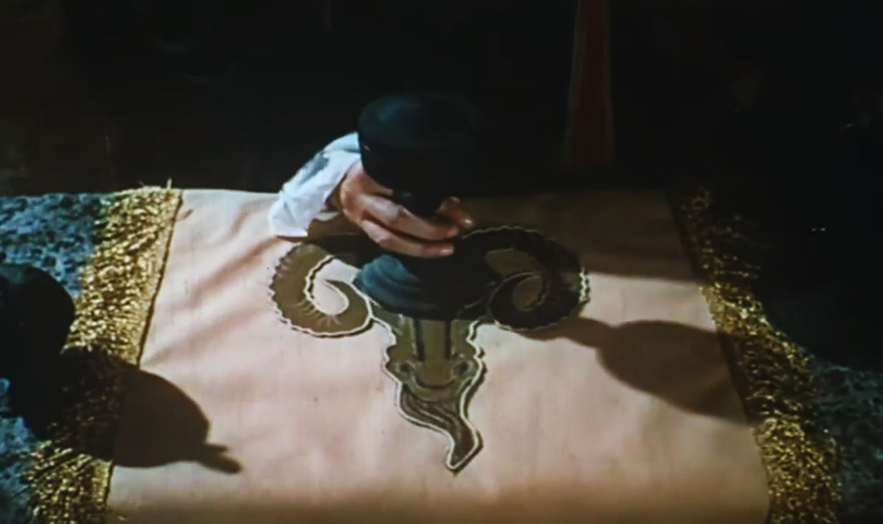 Screenshot from L'Affaire des poisons (1955)