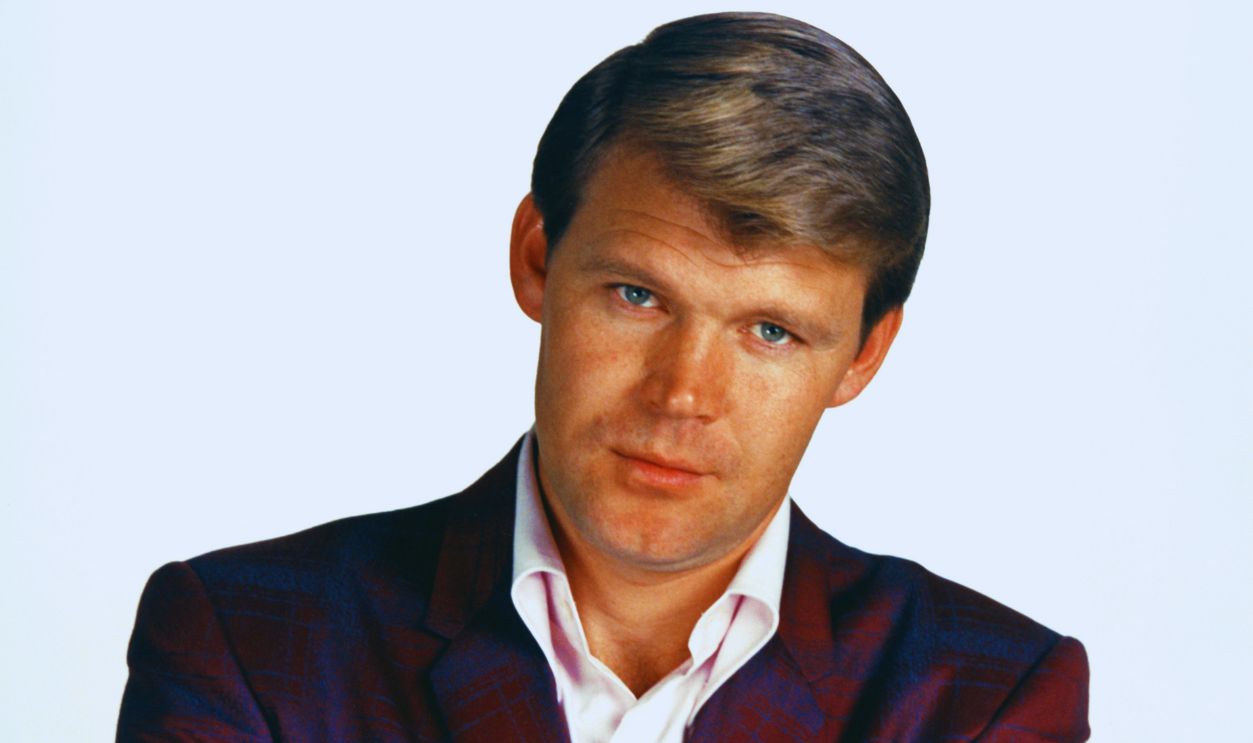 Gettyimages - 126204819, Glen Campbell LOS ANGELES - FEBRUARY 1967: Country Singer Glen Campbell poses for a portrait in February 1967 in Los Angeles, California 