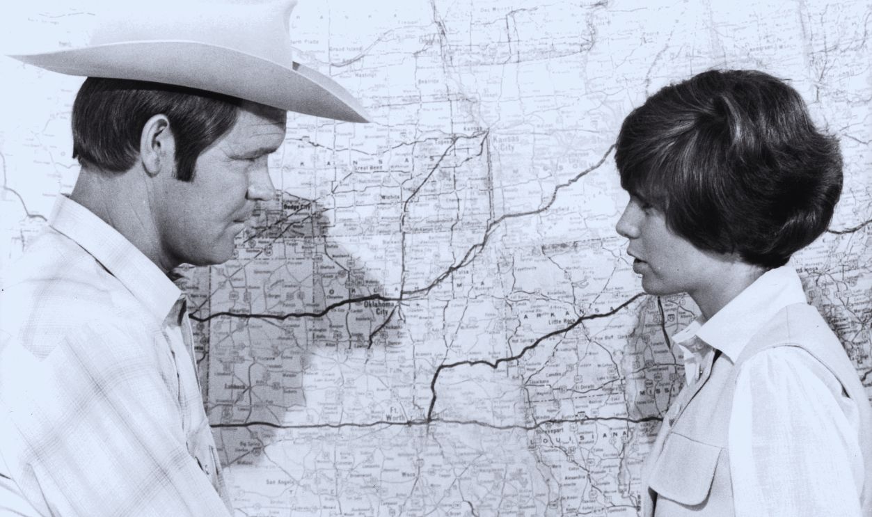 Gettyimages - 145665353, Glen Campbell And Kim Darby In 'Norwood' Glen Campbell and Kim Darby looking at a road map together in a scene from the film 'Norwood', 1969. 