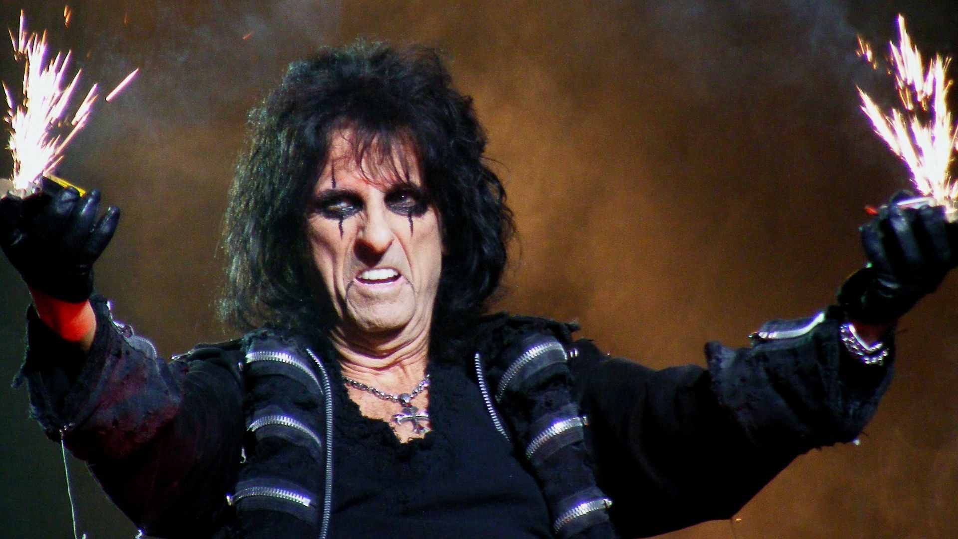 Alice Cooper dal viv a 'l Apollo Theatre ad Manchester, in dla Dméndga dal 30 'd Utóbar dal 2011