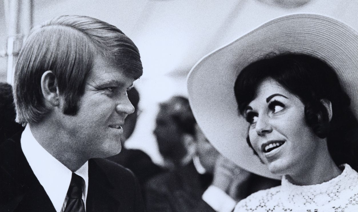 Gettyimages - 105858426, Honor America Day Glen Campbell and Billie Jean Nunley during Honor America Day at Washington, D.C. in Washington, D.C., Washington D.C., United States. 