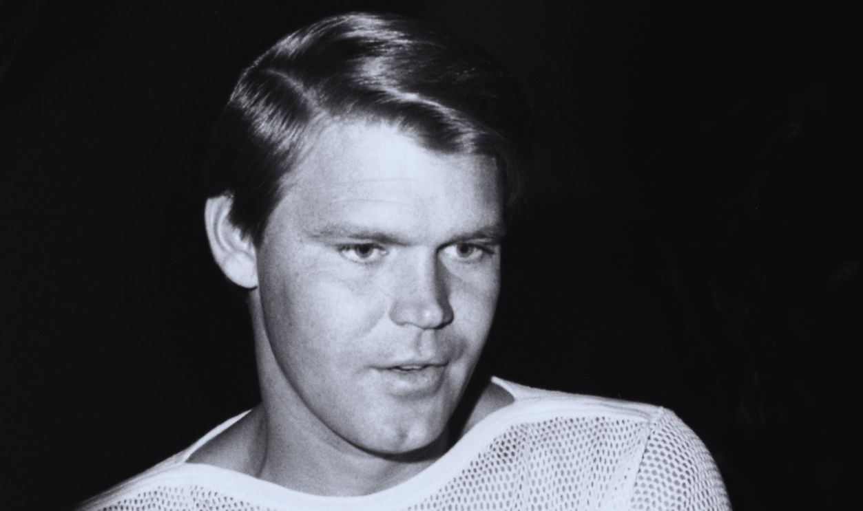 Gettyimages - 126206123, Glen Campbell LOS ANGELES - JANUARY 7: Country star Glen Campbell sits in on an Everly Brothers recording session at United Western Recorders on January 7, 1967 in Los Angeles, California. 