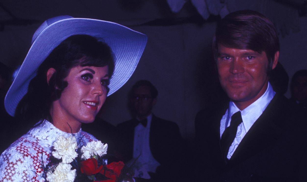 Gettyimages - 155199030, Ron Galella Archive - File Photos 2011 Musician Glen Campbell and Billie Jean Nunley attend Honor America Day on July 4, 1970 in Washington, D.C. 