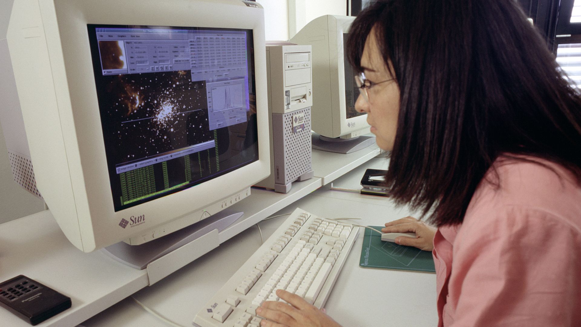 Astronomers from ESO Data Flow Operations Group at work with the VLT Archive.