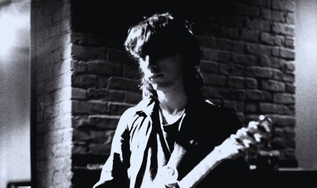 Gettyimages - 85238597, Photo of Johnny THUNDERS UNITED STATES - FEBRUARY 01: Photo of Johnny THUNDERS; Johnny Thunders playing guitar 