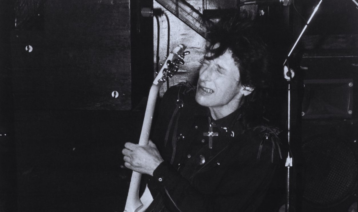   Gettyimages - 1178098258, Johnny Thunders American guitarist and singer Johnny Thunders (1952 - 1991), who collaborated with hard rock band the New York Dolls, circa 1975. 