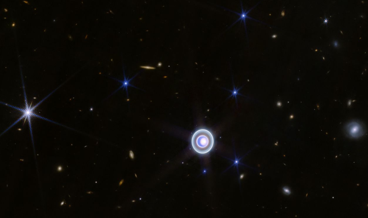 File:Uranus Wide (NIRCam Image) (2023-150).png