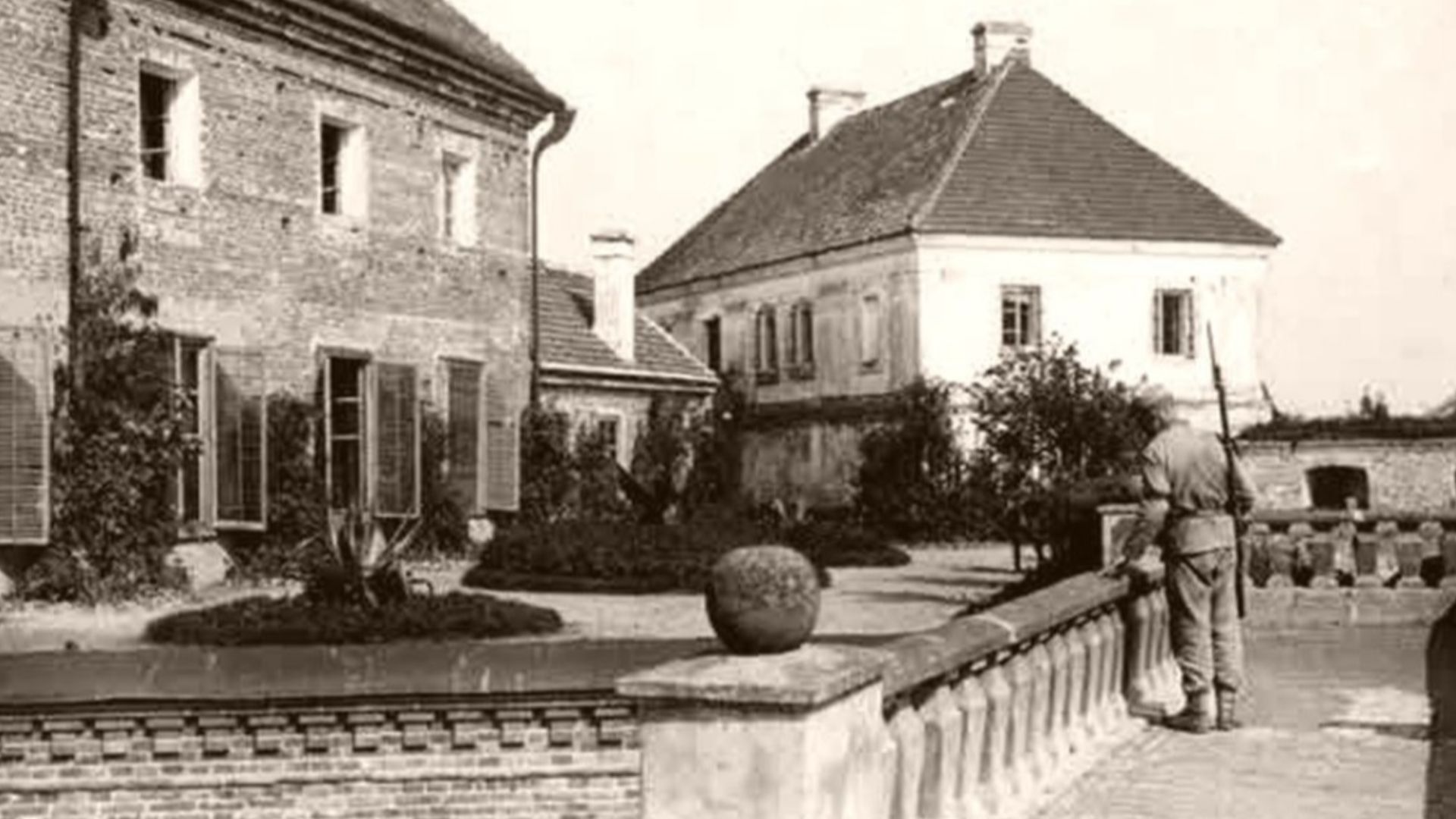 Soldier guarding Olyka castle during the First World War