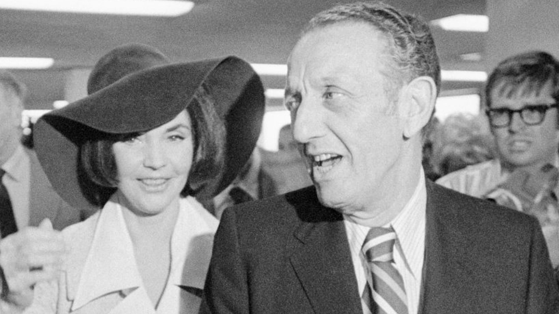 Jennifer Jones and Norton Simon on their wedding date, 1971