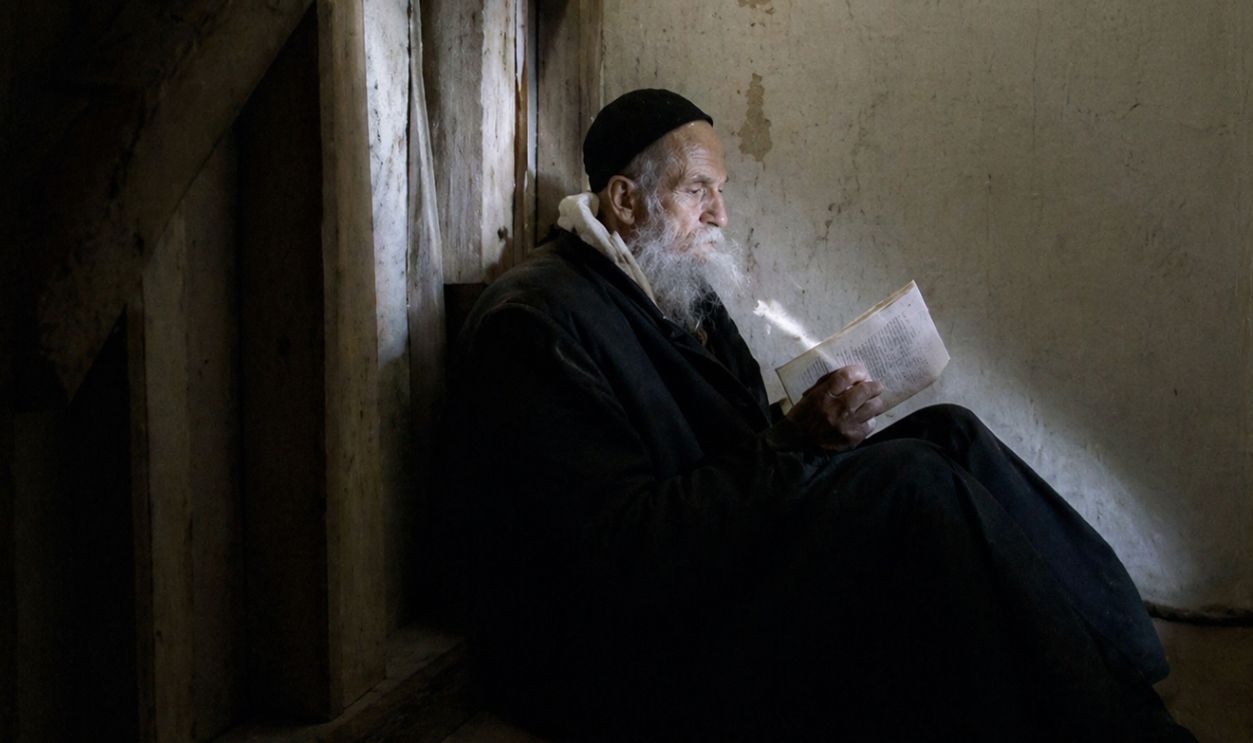 Screenshot from Masters of Darkness: Queen Elizabeth's Magician 2002