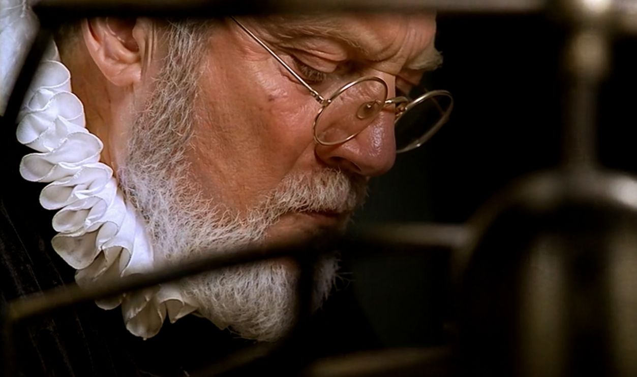 Screenshot from Masters of Darkness: Queen Elizabeth's Magician 2002