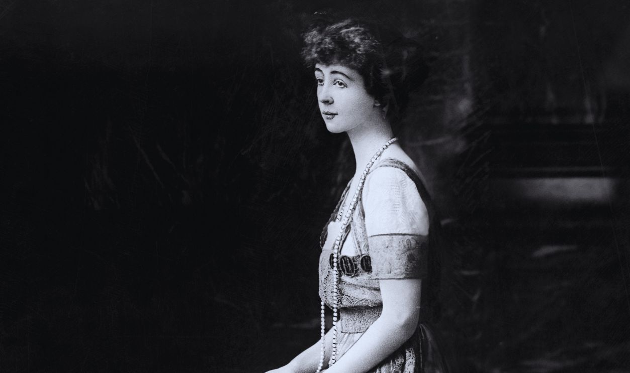 Gettyimages - 	514699994, Consuelo Vanderbilt Wearing Formal Gown 