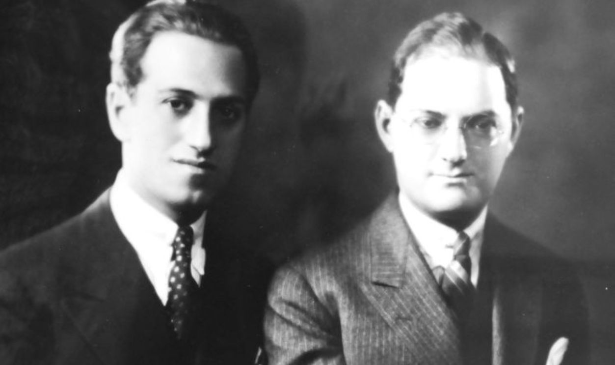 Portrait of American composers George (1898 - 1937) (left) and Ira Gershwin (1896 - 1983), 1920s.