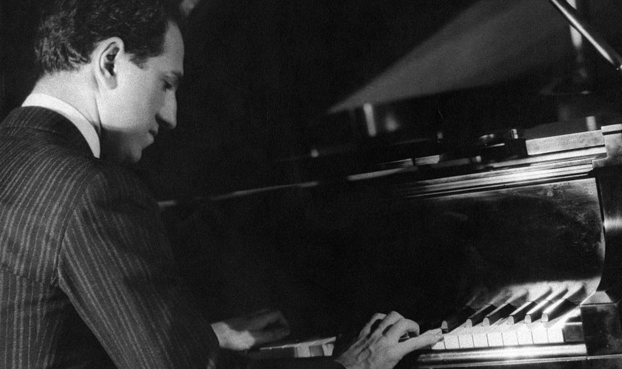 (Eingeschränkte Rechte für bestimmte redaktionelle Kunden in Deutschland. Limited rights for specific editorial clients in Germany.) GEORGE GERSHWIN(1898-1937). American composer. Photograph.