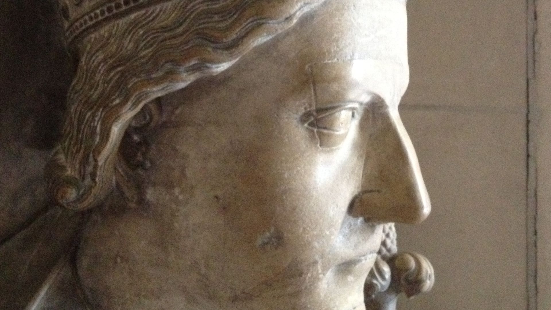 Détail du gisant de Richard Cœur de Lion.