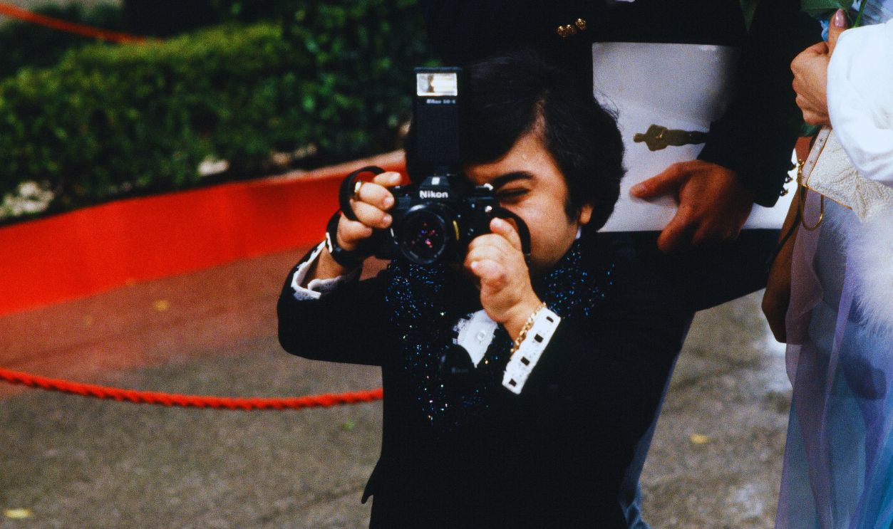 Gettyimages - 562766893, 54th Academy Awards LOS ANGELES,CA - MARCH 29,1982: Actor Herve Villechaize with actress Kathy Self arrive to the 54th Academy Awards at Dorothy Chandler Pavilion in Los Angeles,California.
