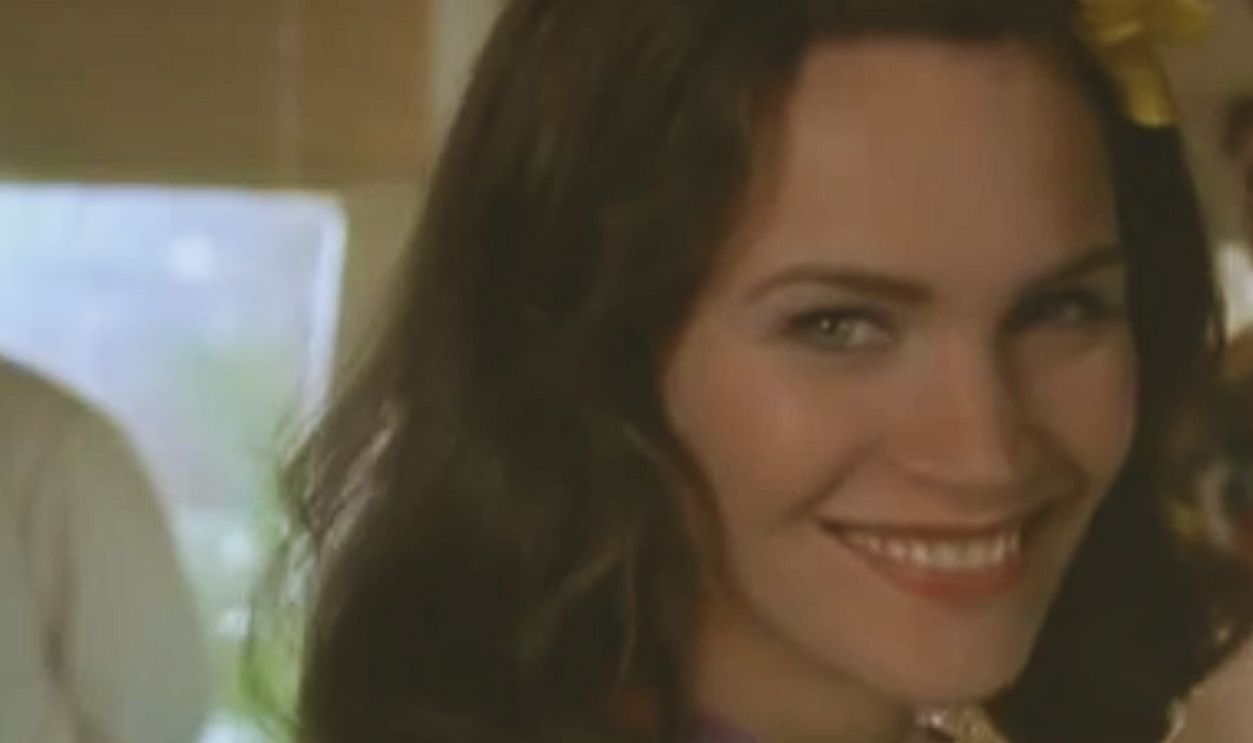 Screenshot from Power and Beauty (2002) 