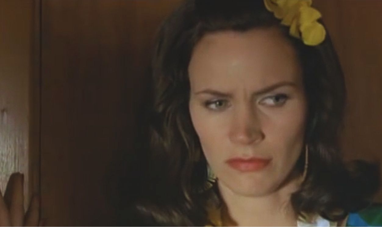  Screenshot from Power and Beauty (2002) 