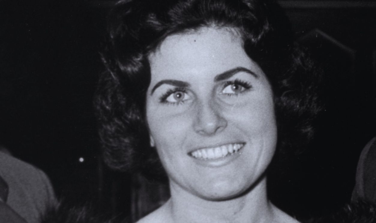 Gettyimages - 3202335, To Hell And Back 1955: American actor William Campbell (R) and his first wife, Judith Exner, pose with Parry Lopez at the premiere of director Jesse Hibbs' film, 'To Hell and Back'. Exner professed to be a former mistress of President John F. Kennedy. 