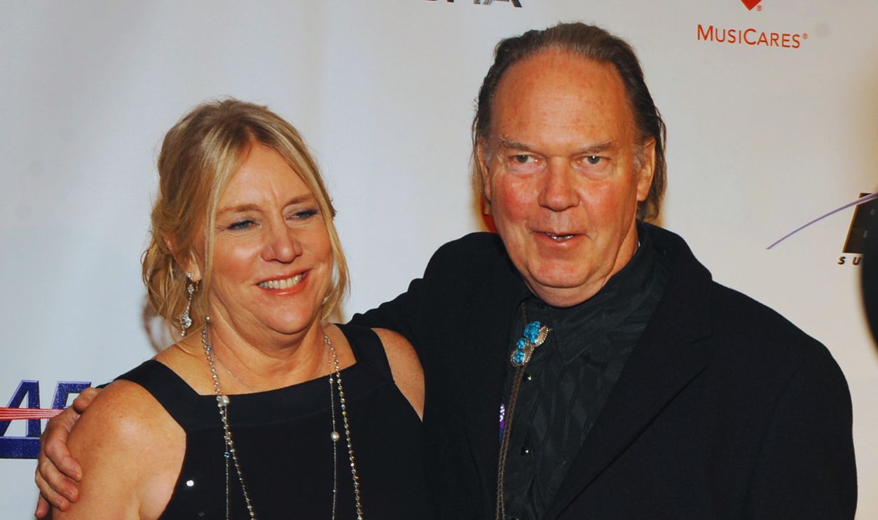Gettyimages - 96271486, 2010 MusiCares Person Of The Year Tribute To Neil Young - Red Carpet 