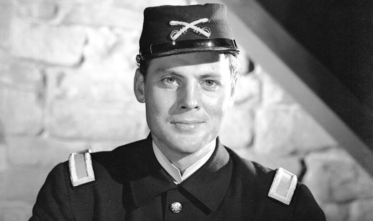 Audie Murphy (1924-1971), US actor, wearing the uniform of the Union Army, in a publicity portrait issued for the film, 'The Red Badge of Courage', USA, 1951. The US Civil War drama, directed by John Houston (1906-1987), starred Murphy as 'Henry Fleming'.