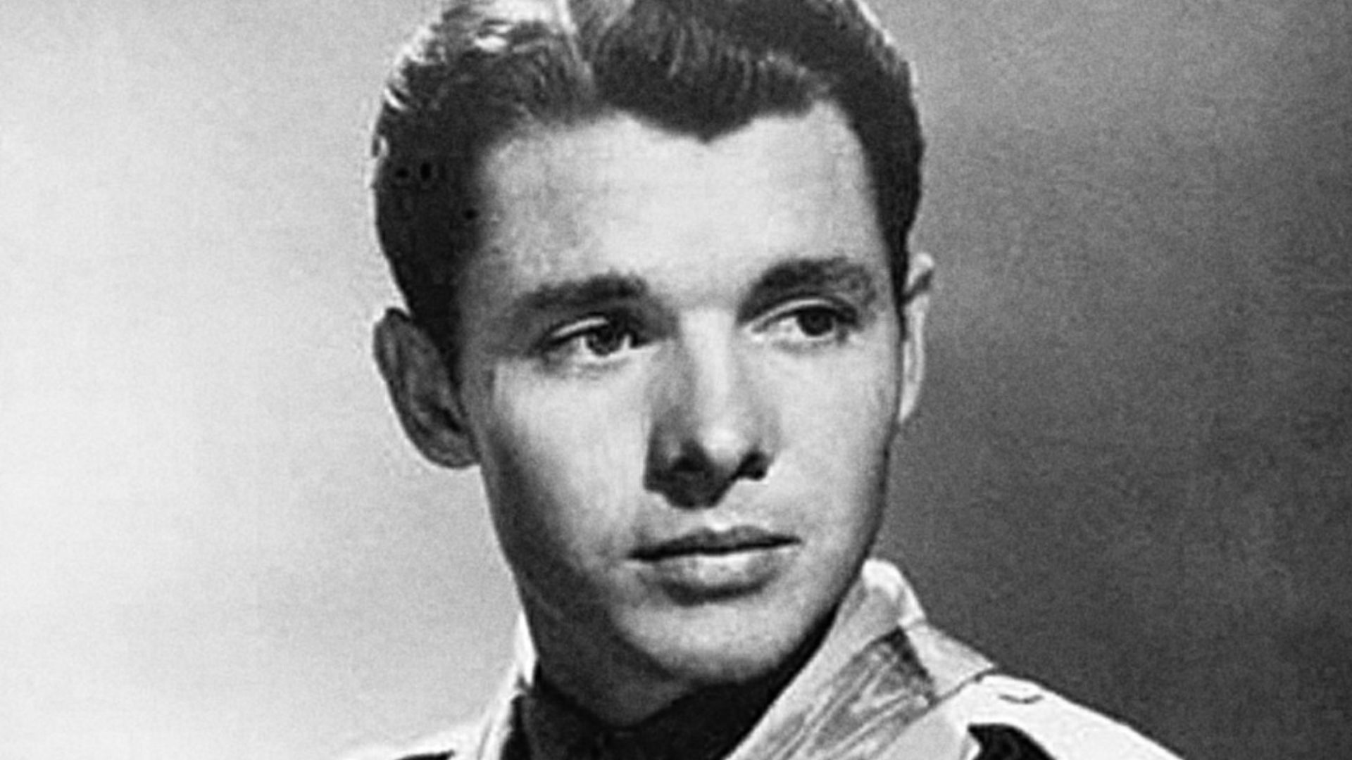 Audie Murphy (signature removed)