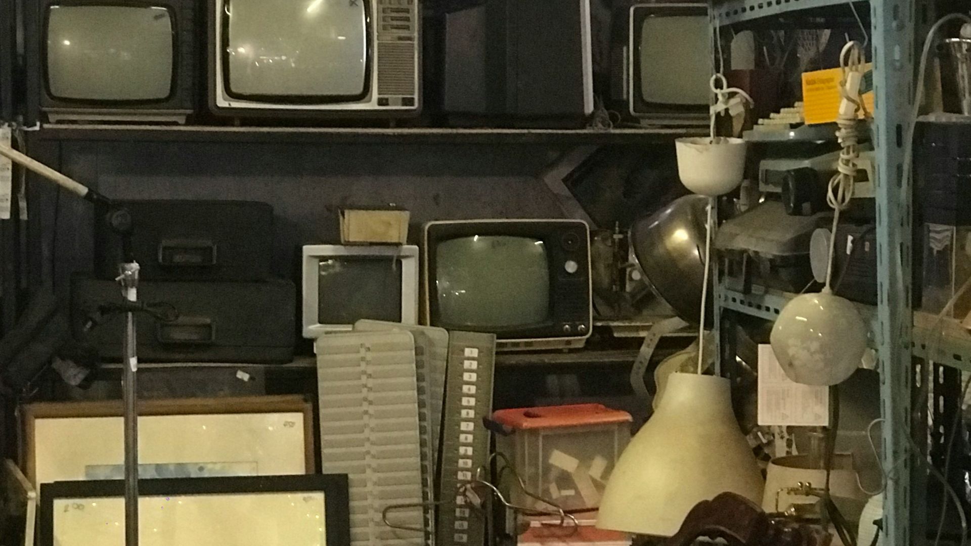 A room filled with lots of different types of electronics