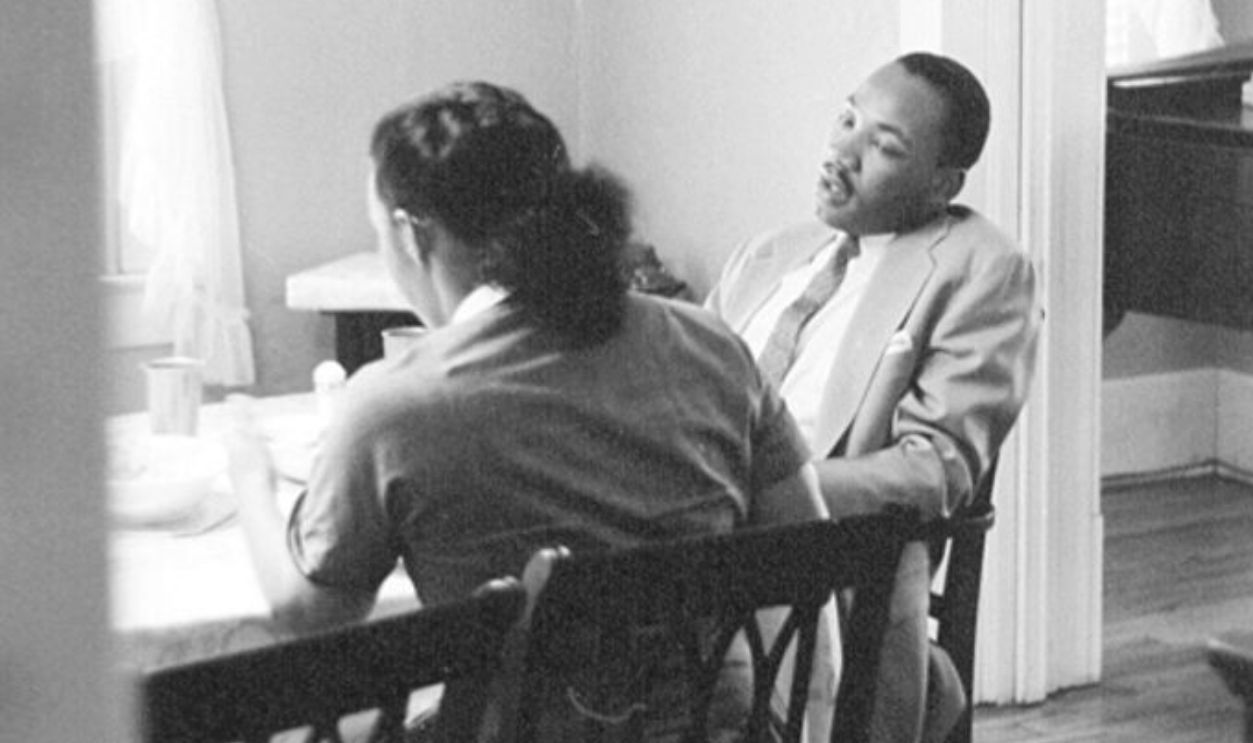 MONTGOMERY, AL - MAY 1956: Civil rights leader Reverend Martin Luther King, Jr. relaxes at home with his family in May 1956 in Montgomery, Alabama.