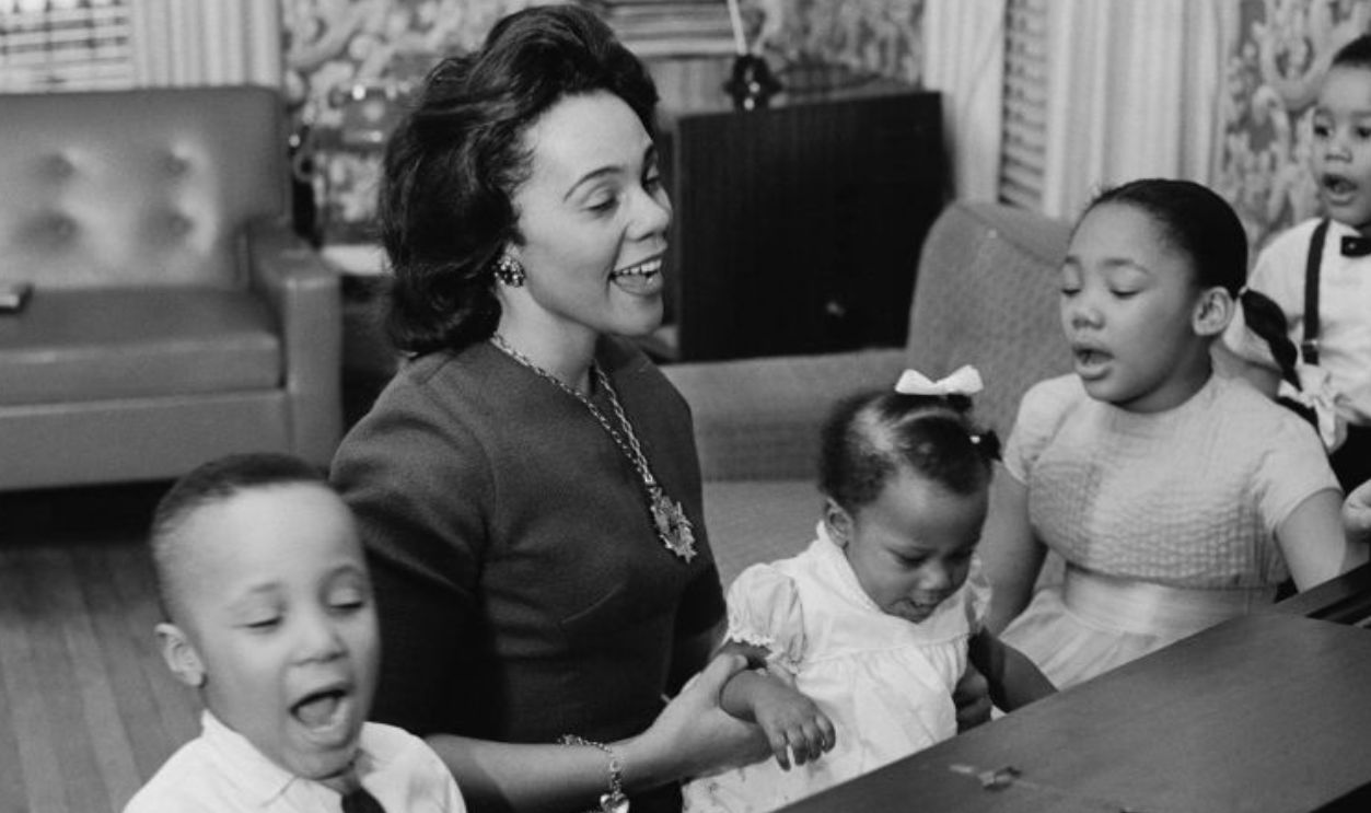 Yolanda (8), Martin Luther King III (6), Dexter (3) and Bernice (11 months), the children of civil rights activist Martin Luther King Jr. with their mother Coretta Scott King, February 1964. 