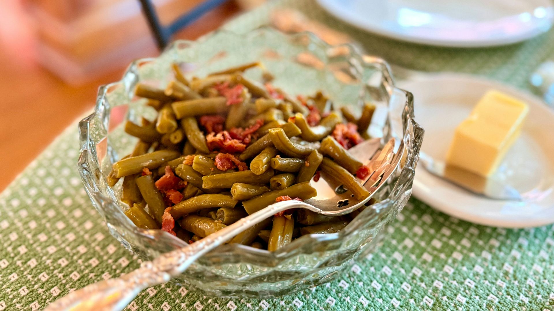 Green beans with bacon in a crystal bowl