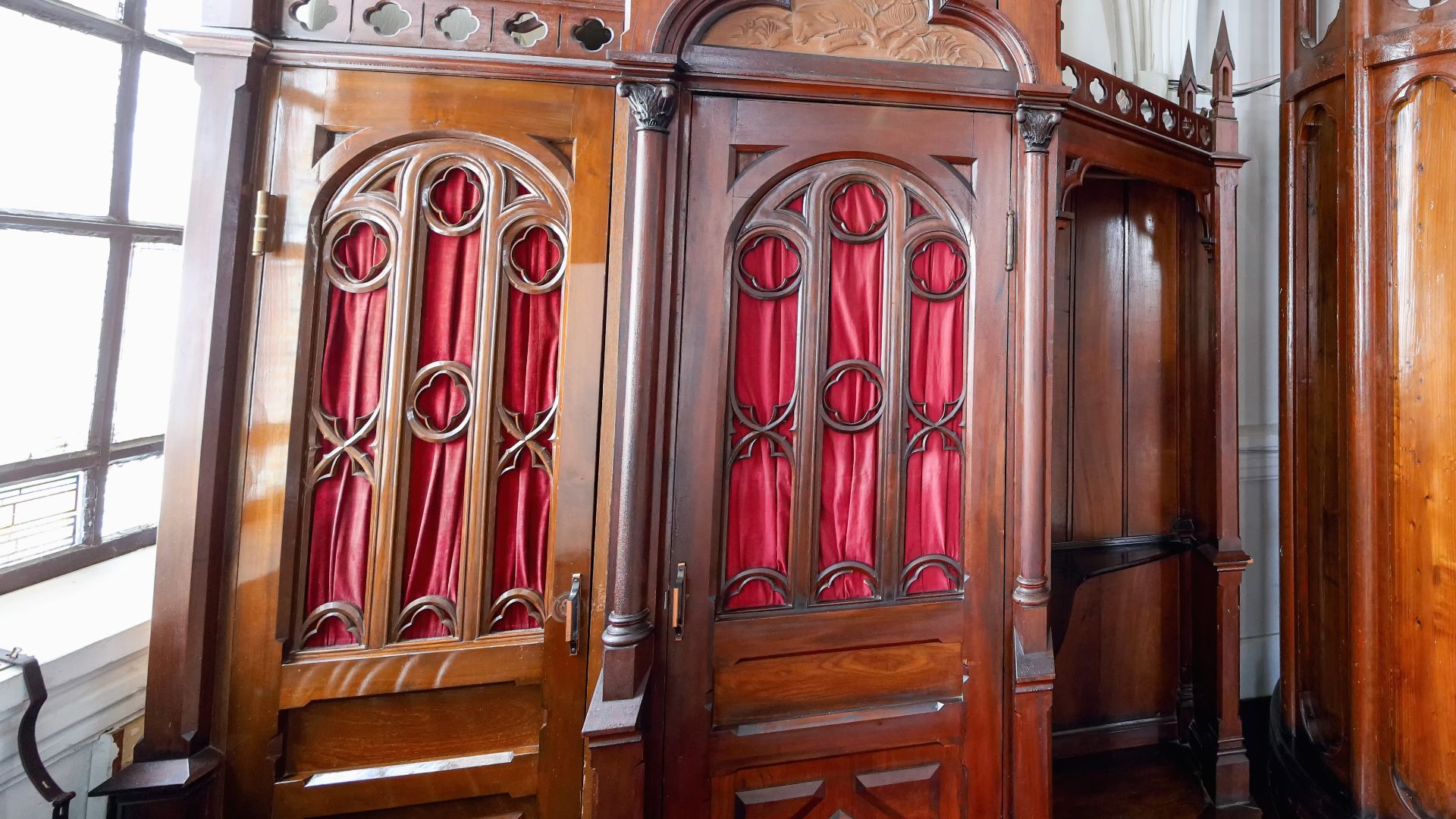 山形県鶴岡市にある鶴岡カトリック教会天主堂の告解場