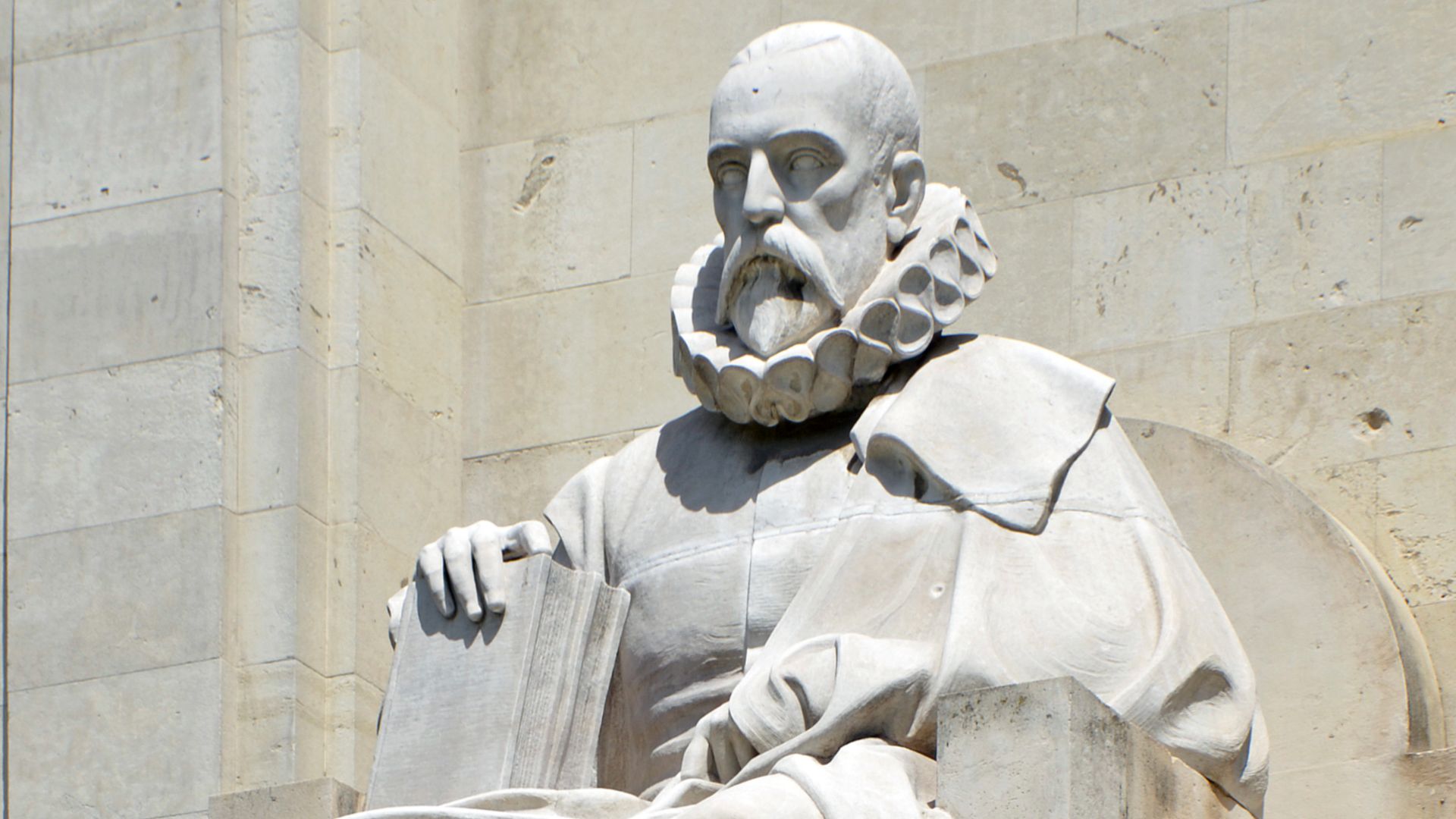 Stone sculpture of Miguel de Cervantes (1547–1616) by Lorenzo Coullaut Valera (1876–1932). Detail of the monument to Cervantes (1925–30) at the Plaza de España (