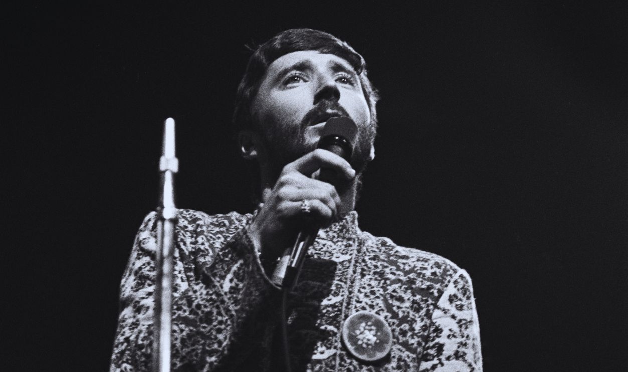 Gettyimages - 74218577, Denny Doherty At The Monterey Pop Festival MONTEREY CA - JUNE 18: Denny Doherty of The Mamas & The Papas performs on stage at the Monterey Pop Festival on June 18 1967 in Monterey, California.  