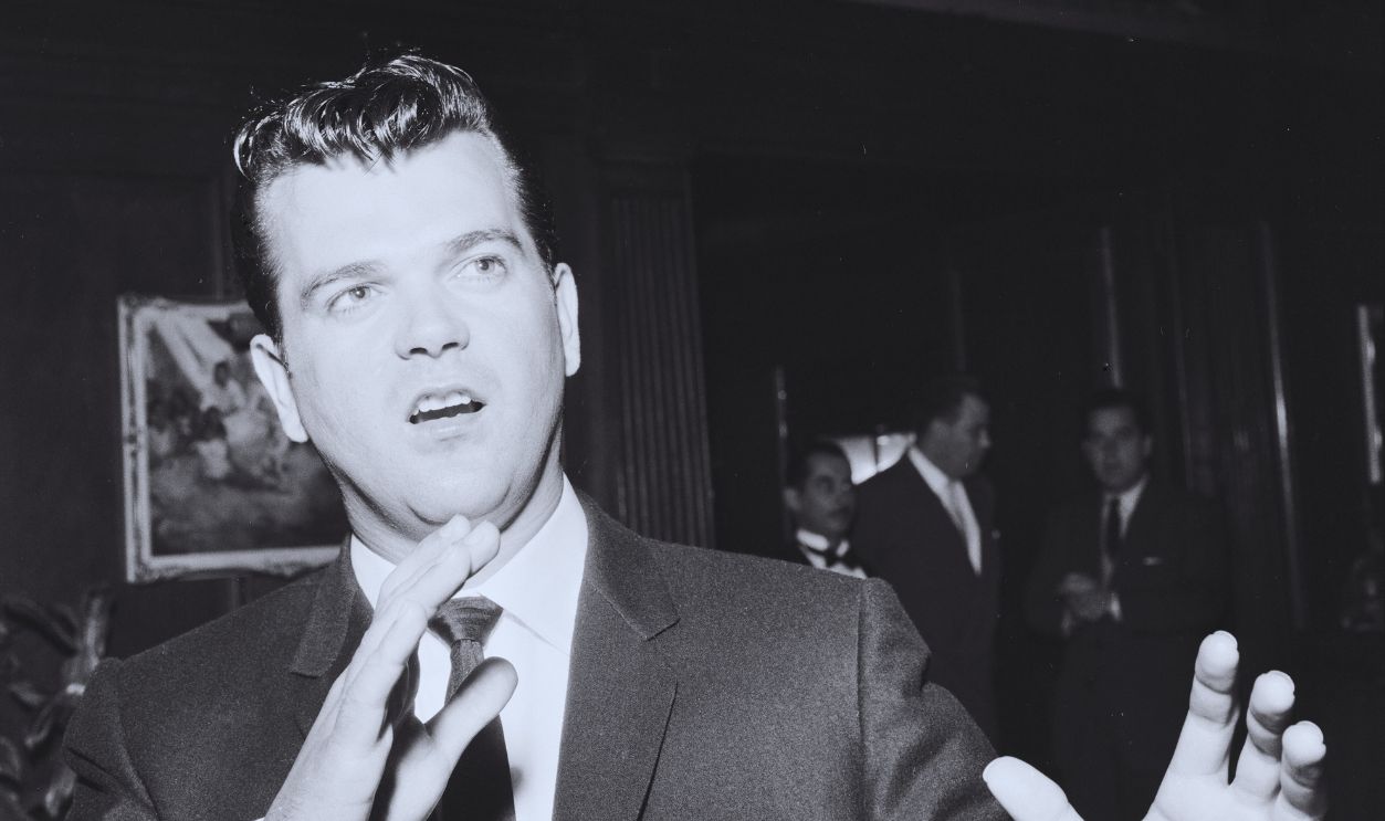 Gettyimages - 599308118, American singer Conway Twitty pictured upon his arrival in London. 6th May 1959. 