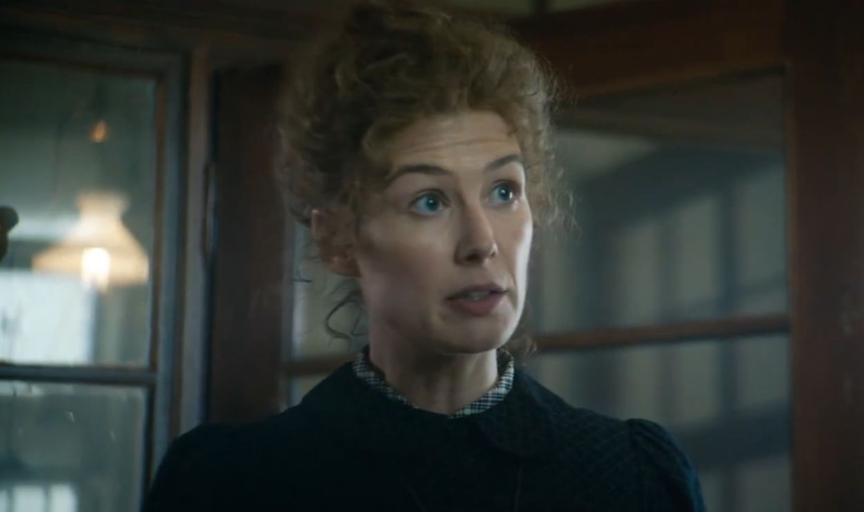 Screenshot from Radioactive (2019) 