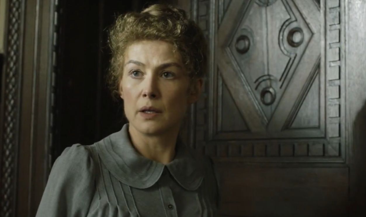 Screenshot from Radioactive (2019) 