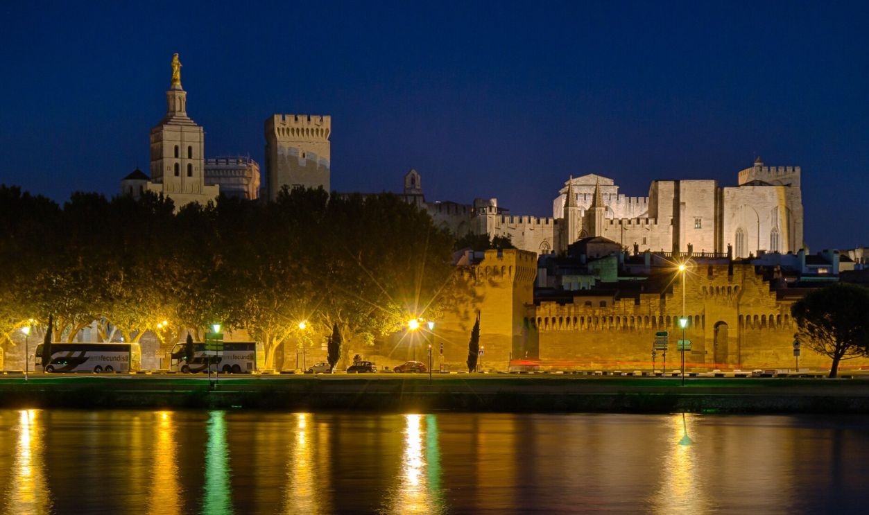 File:Palace of the Popes at night - Avignon, France - panoramio.jpg