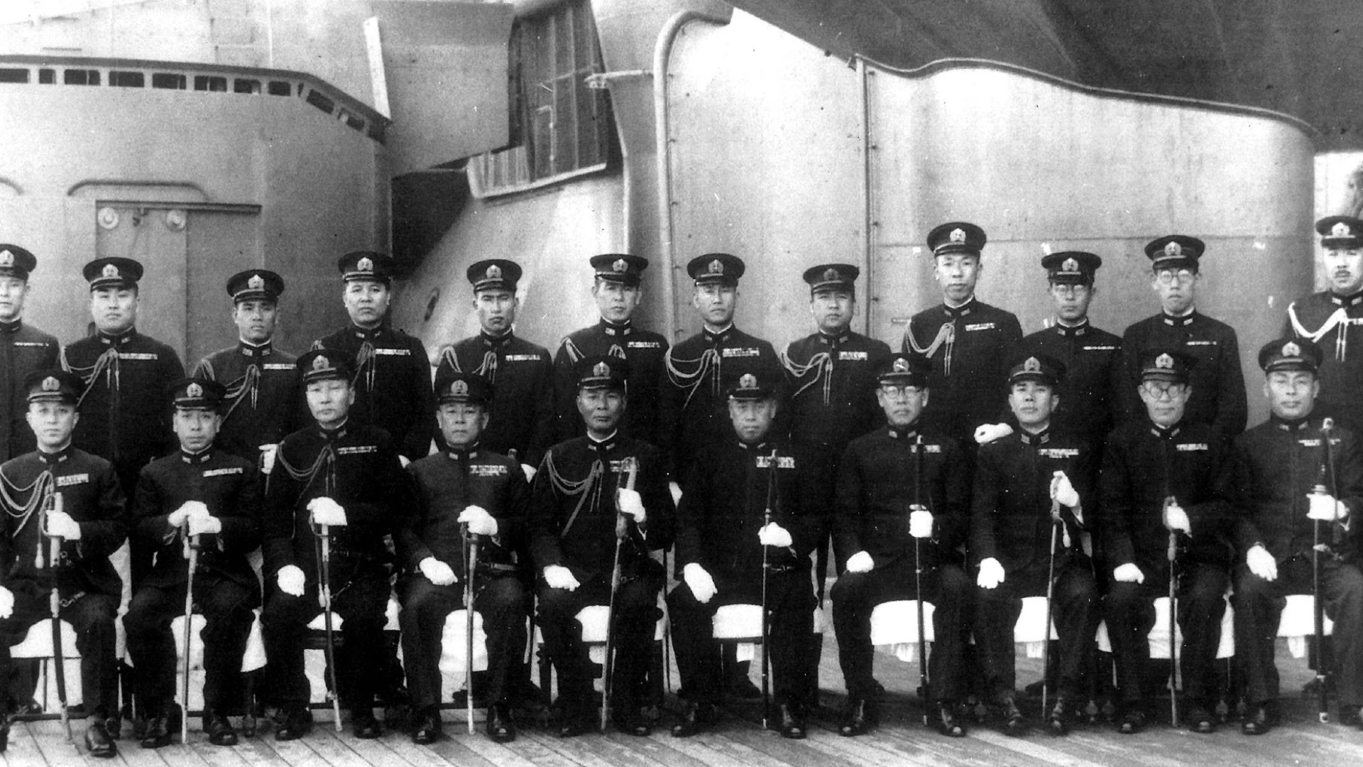 Commemorative photo of Combined Fleet Headquarters staff on board the Yamato. The sixth person from the left is Commander-in-Chief Admiral Isoroku Yamamoto, and the fifth person his Chief of Staff Vice Admiral Matome Ugaki.