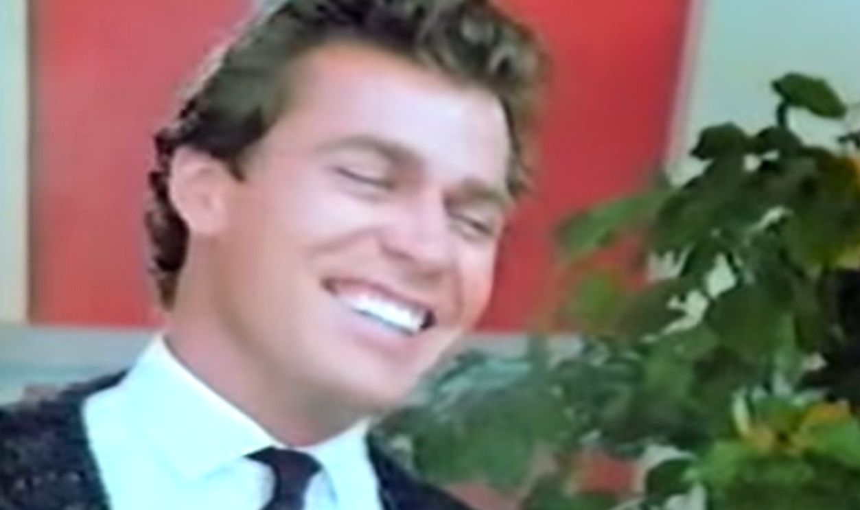 Screenshot from Cover-Up (1984-1985) 