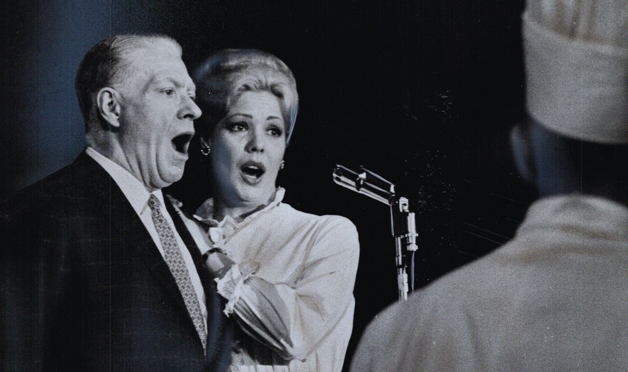 Gettyimages - 502518581, Nelson Eddy and Gale Sherwood. Royal York hotel chef watches them rehearse.