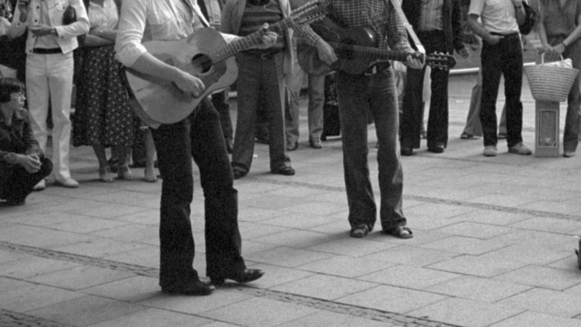 Street performers at Kaufingerstraße in Munich in 1979.