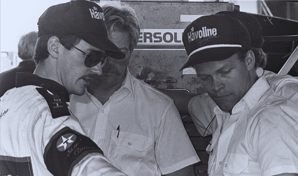 Gettyimages  - 135857547, Joey Knuckles - 1987 1987: Driver Davey Allison (L) confers with his Havoline Ford Thunderbird engine builder Robert Yates (C) and crew his good friend and chief Joey Knuckles (R) at a NASCAR Cup race during Allison’s rookie year on the circuit. 
