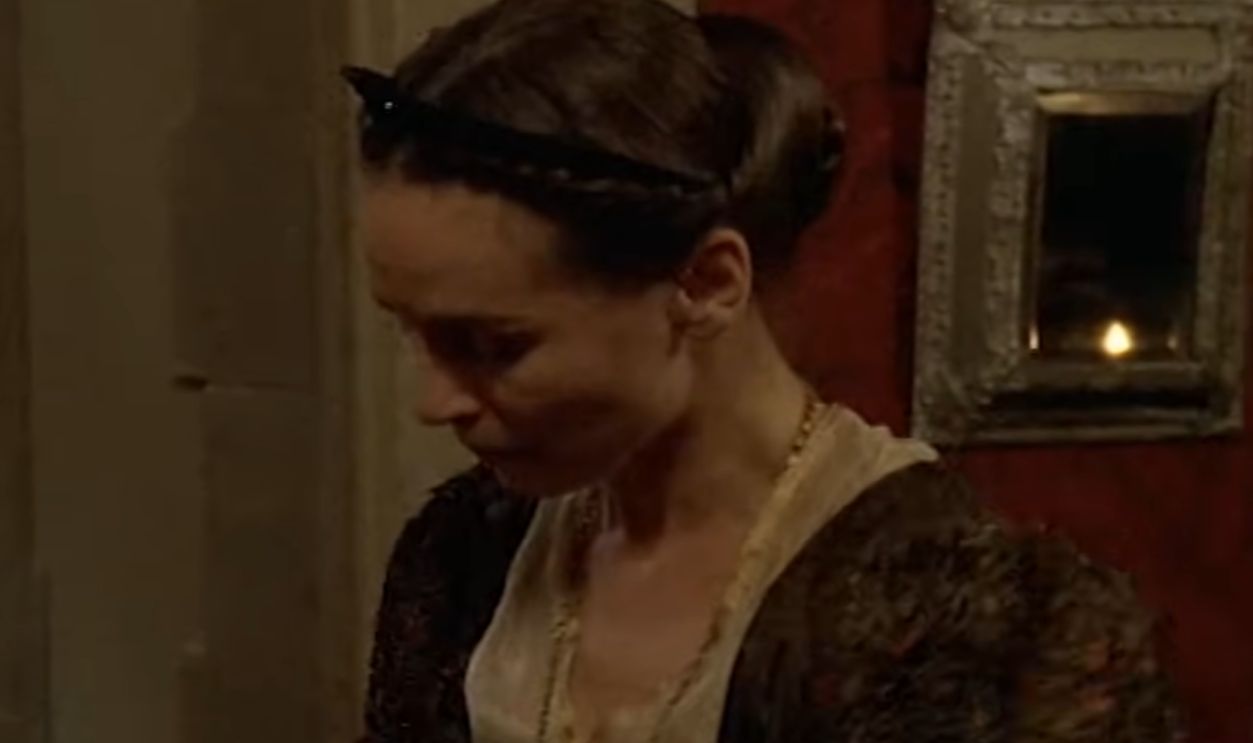 Screenshot from The Virgin Queen (2005–2006)