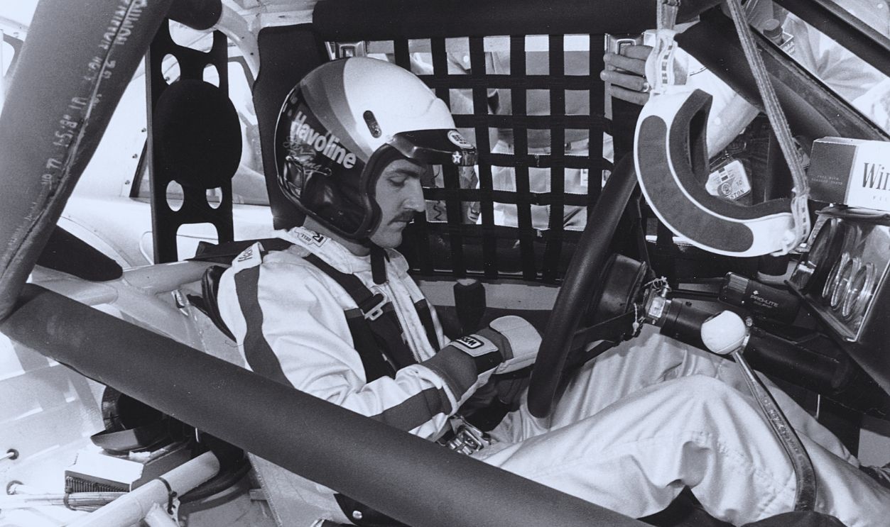 Gettyimages - 77566824, Davey Allison Prepares For A Race 