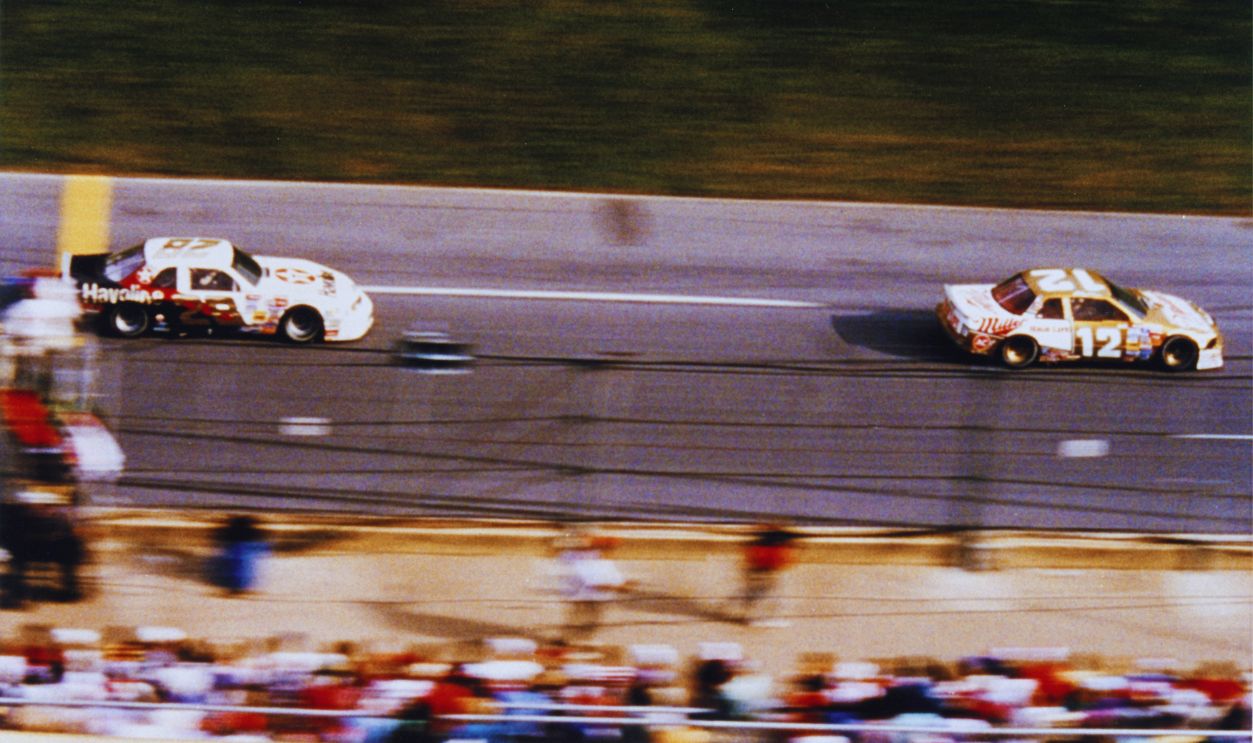 Gettyimages - 78605402, Bobby Allison Races in the 1988 Daytona 500 