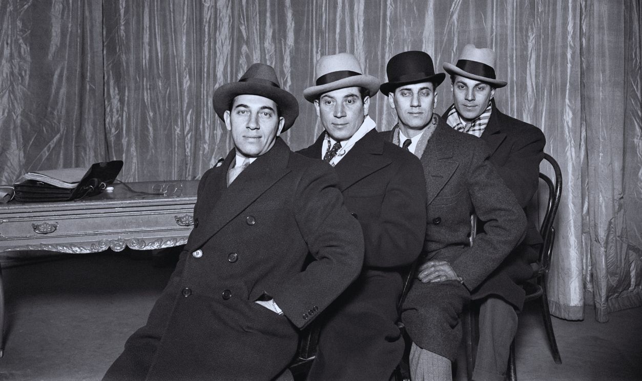 Gettyimages - 834070836, Popular Entertainment - The Marx Brothers - London - 1931 The four American Marx brothers arrive in London, from left Chico, Harpo, Groucho and Zeppo. 