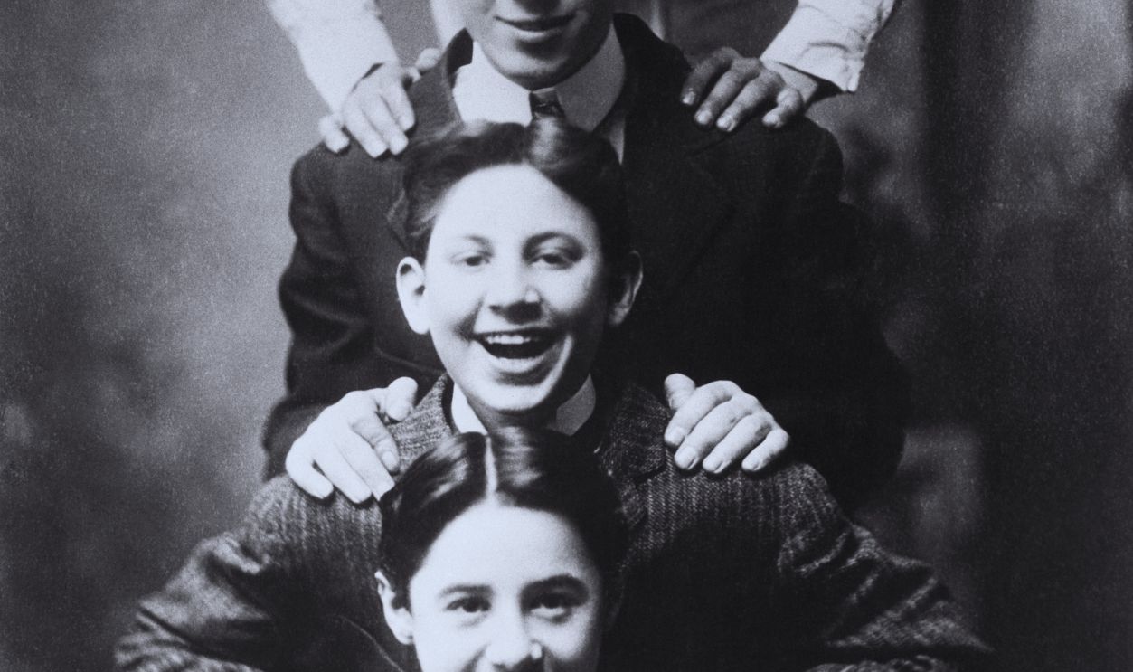 Gettyimages - 515131666, The Four Nightingales The Four Original Marx Brothers, as they toured the vaudeville stage as the Four Nightingales, circa 1905. Top to bottom: Harpo, Groucho, Gummo, and Lou Levy (aka Leo Levin). 