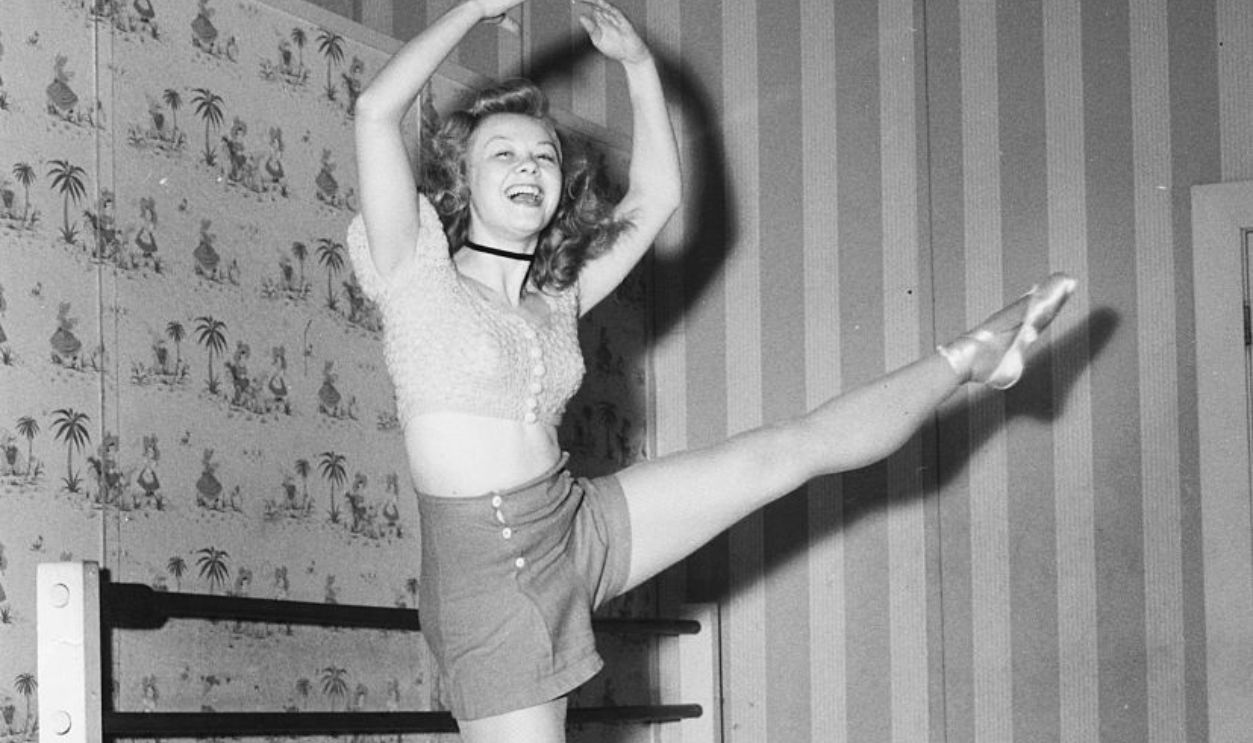  551442837 - Vera-Ellen