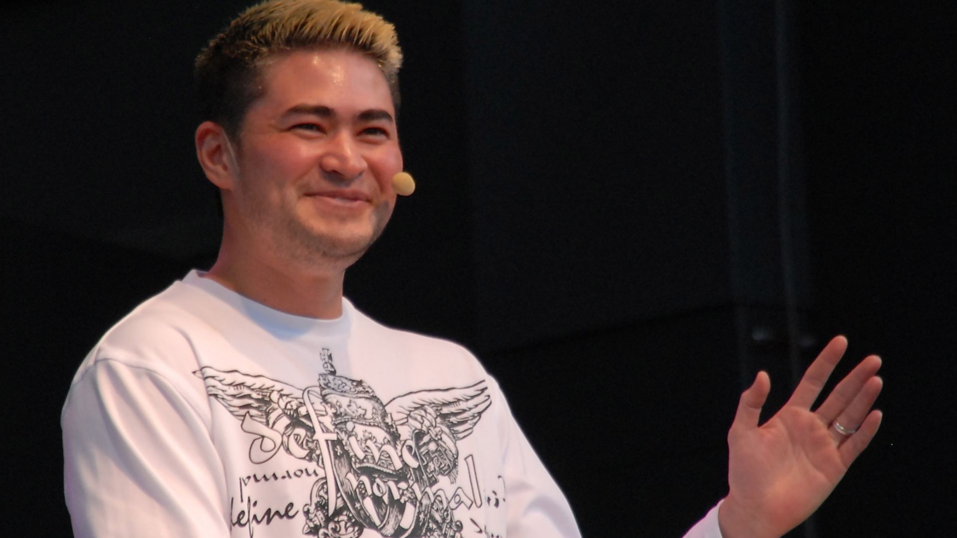 Thomas Beatie talar på Stockholm Pride 1 augusti 2011.